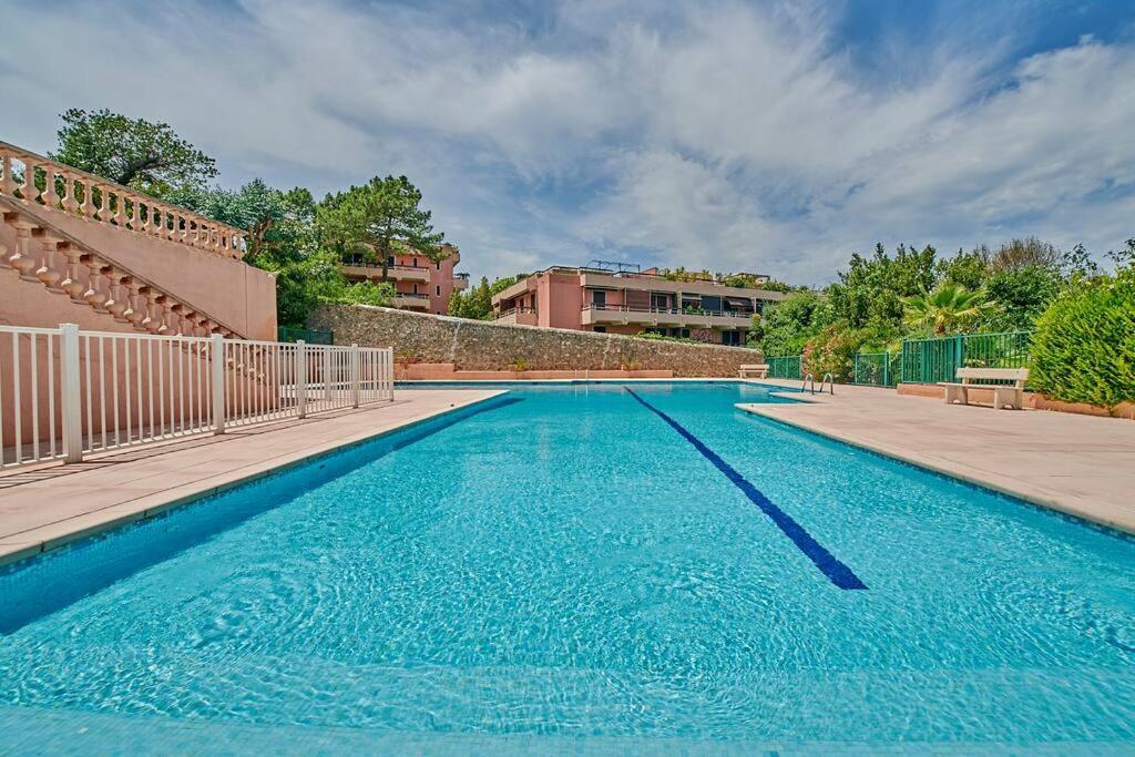 Sunrise -Swimming-Pool-Saint-Tropez Center-Parking Exterior foto