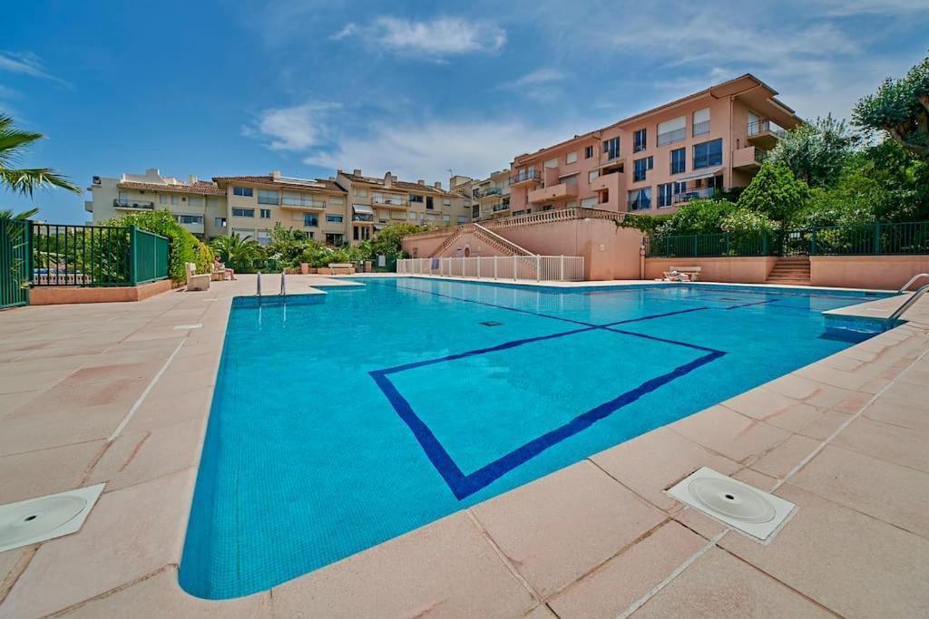 Sunrise -Swimming-Pool-Saint-Tropez Center-Parking Exterior foto